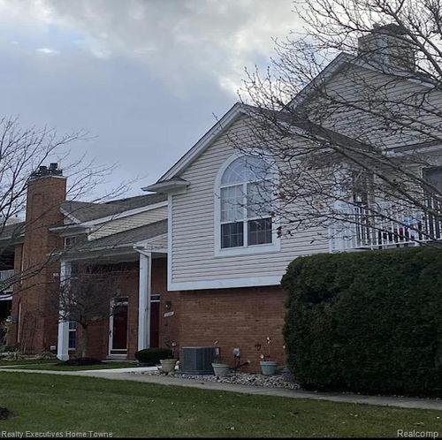 52280 Heatherstone Ave, Macomb, MI, 48042-3551 | Card Image