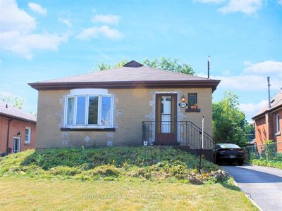 630 Fennell Ave E, House other with 3 bedrooms, 2 bathrooms and 3 parking in Hamilton ON | Image 2