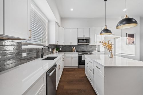 527 Moving Meadows Dr, Houston, TX, 77001 | Card Image