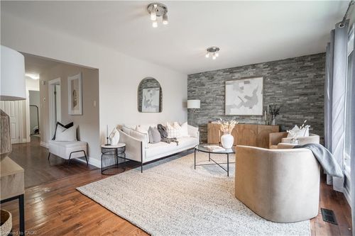 upper-34 Briarwood Cres, Hamilton, ON, L9C4B9 | Card Image