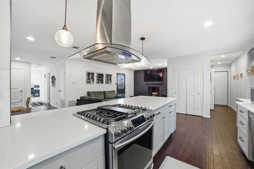 8142 Clear Springs Rd, Dallas, TX, 75240-3812 | Card Image