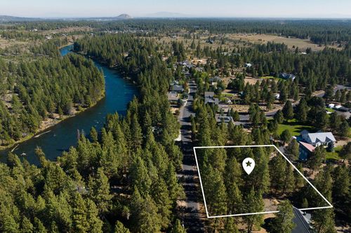 60648 River Bend Dr, Bend, OR, 97702-8945 | Card Image