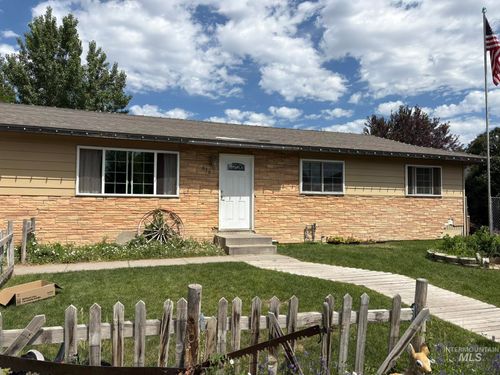 636 Spruce Cir, Gooding, ID, 83330-1761 | Card Image