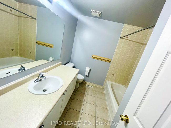 84 Bernard Ave, House attached with 3 bedrooms, 3 bathrooms and 1 parking in Brampton ON | Image 13