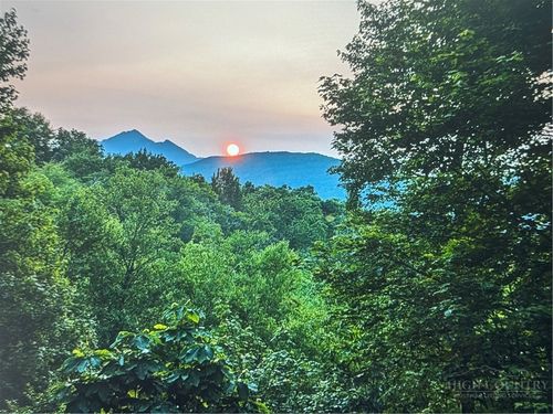 104 Blumingway Cir, Linville, NC, 28646 | Card Image