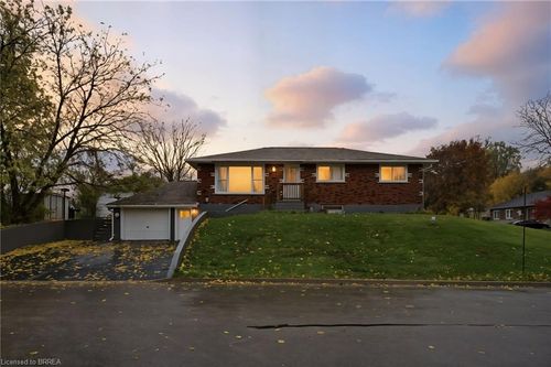 31 Oakwood Ave, Simcoe, ON, N3Y1H5 | Card Image