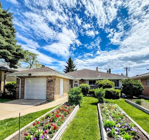 8049 Country Club Ln, North Riverside, IL, 60546-1516 | Card Image