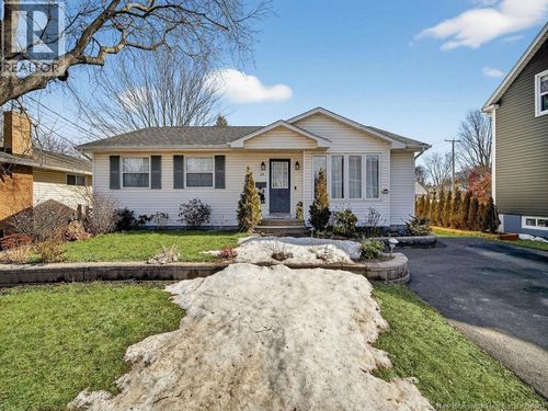 24 Mcclelan Ave, Riverview, NB, E1B1W8 | Card Image