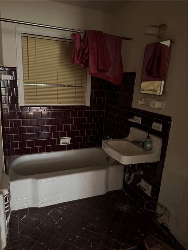 5050 Nassau Rd, House other with 3 bedrooms, 2 bathrooms and 1 parking in Houston TX | Image 6