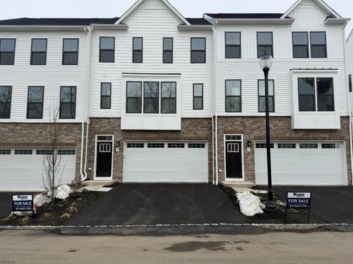 4 Lafayette Ct, Wayne, NJ, 07470-2750 | Card Image