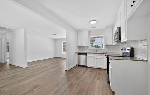 7023 Crestmont St, Houston, TX, 77033-1117 | Card Image