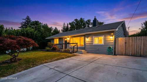 3212 Sharon Way, Yakima, WA, 98902-2752 | Card Image