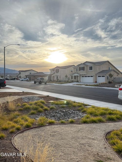 585 Directo Dr, San Jacinto, CA, 92583-3659 | Card Image