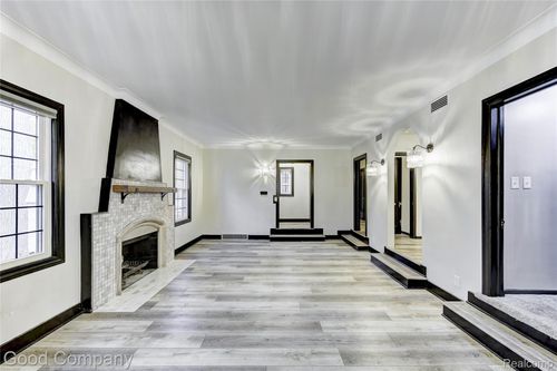 93 Oakdale Blvd, Pleasant Ridge, MI, 48069-1039 | Card Image