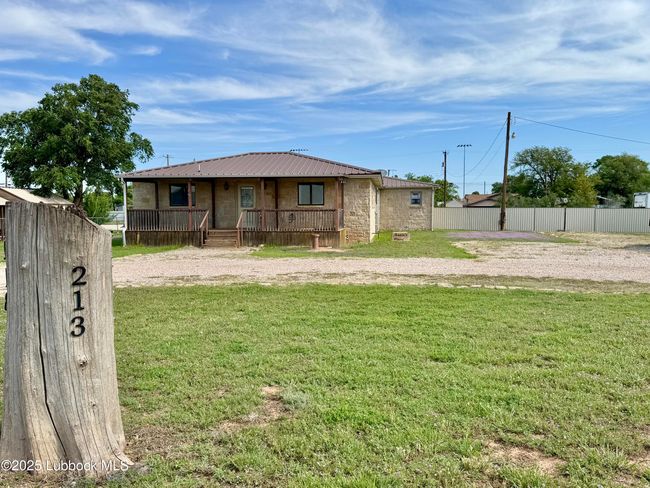 213 E 7 Th St, House other with 3 bedrooms, 3 bathrooms and null parking in Idalou TX | Image 6