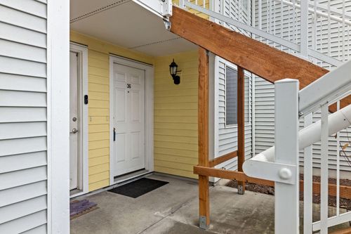 36-2101 Poplar Dr, Medford, OR, 97504-4632 | Card Image