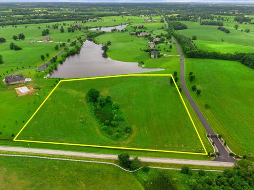 4540 Wilson Lake Ln, Lexington, KY, 40516-9025 | Card Image