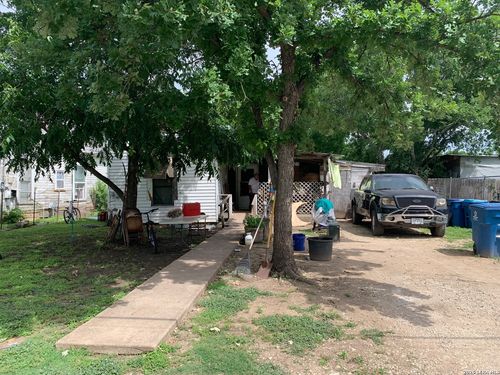 721 Swigert, Kerrville, TX, 78028 | Card Image