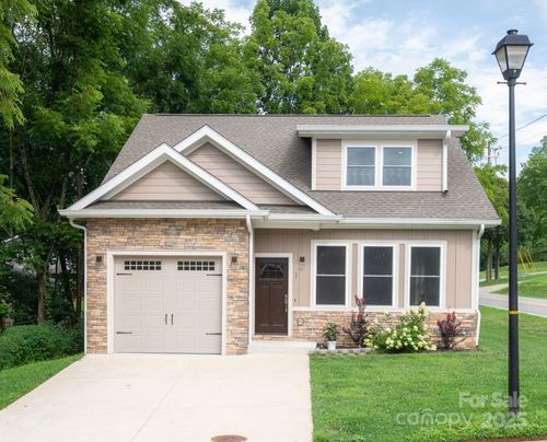 1 Jennlynn Dr, Arden, NC, 28704-5548 | Card Image