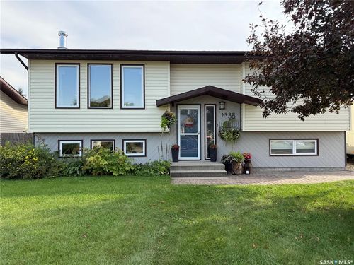38 Howard Cres, Lanigan, SK, S0K2M0 | Card Image
