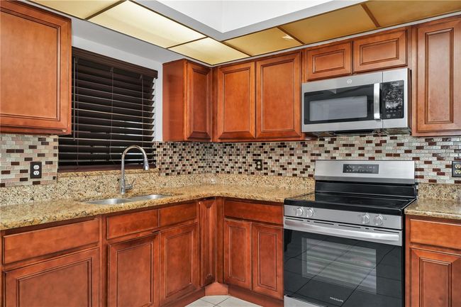 194 Larkspur Ct, House other with 4 bedrooms, 2 bathrooms and null parking in KISSIMMEE FL | Image 6