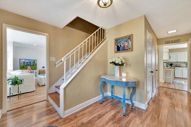 Nice and spacious entry and plenty of room for a nice entry table. | Image 25