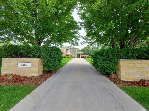 685 Hidden Creek Trl, Mendota Heights, MN, 55118-3754 | Card Image