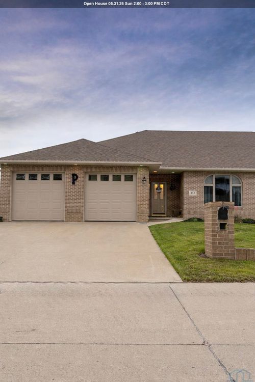 854 Springbrook Dr, Hinton, IA, 51024-8846 | Card Image