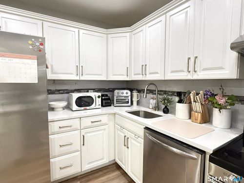 49c-50 Greenhouse Rd, Bridgeport, CT, 06606-2173 | Card Image