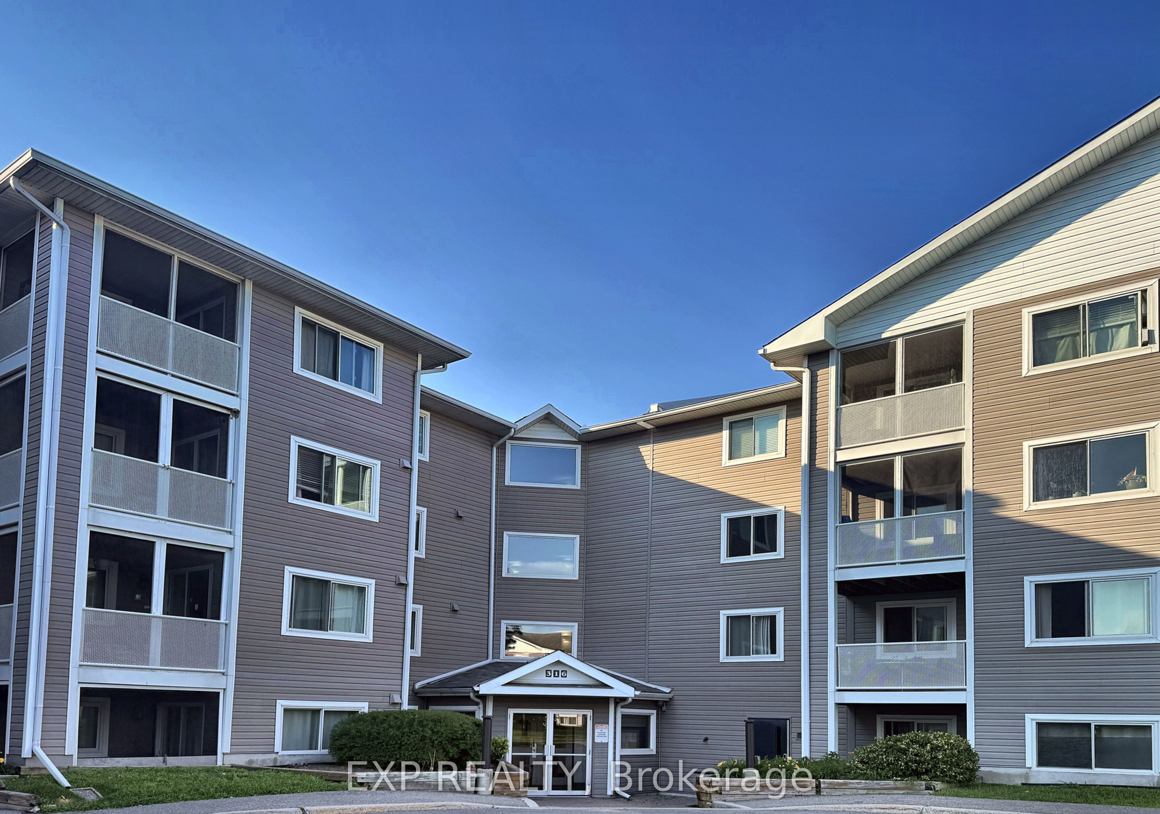 Residential in Hunt Club - South Keys and Area
