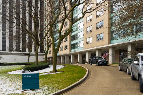 5f-3180 N Lake Shore Drive, Chicago, IL, 60657 | Card Image