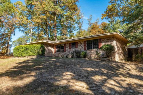 2050 Elaine Cir, Arkadelphia, AR, 71923-6636 | Card Image