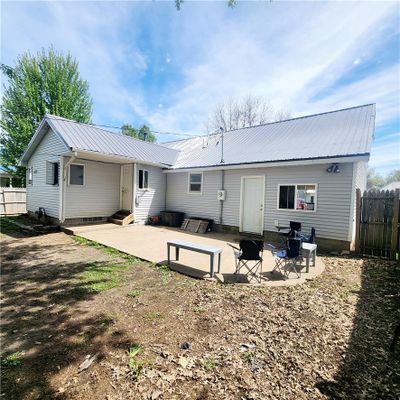 102 Levering Street, Home with 3 bedrooms, 1 bathrooms and null parking in Traer IA | Image 1