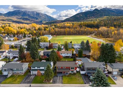 49 Mount Proctor Ave, House other with 4 bedrooms, 3 bathrooms and 3 parking in Fernie BC | Image 2