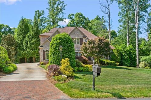 7521 Henson Forest Dr, Summerfield, NC, 27358-9158 | Card Image