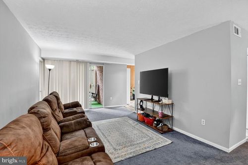 203-8007 Mandan Rd, GREENBELT, MD, 20770-2858 | Card Image