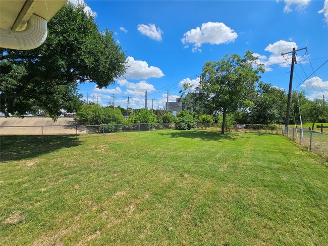 5519 Arlington Park Dr, House other with 3 bedrooms, 1 bathrooms and null parking in Dallas TX | Image 19
