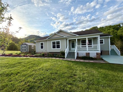 156 Chase Cole Ln, Zionville, NC, 28698-6002 | Card Image