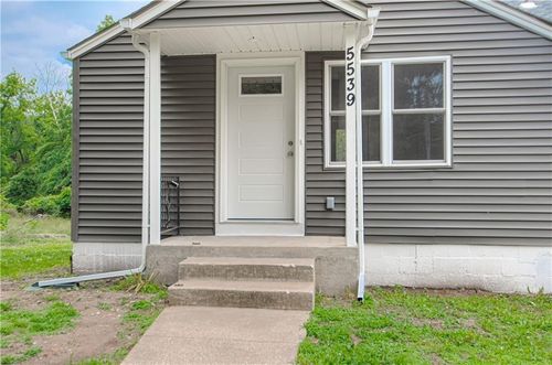 5539 N Adrian Ave, Houston Lake, MO, 64151-3301 | Card Image