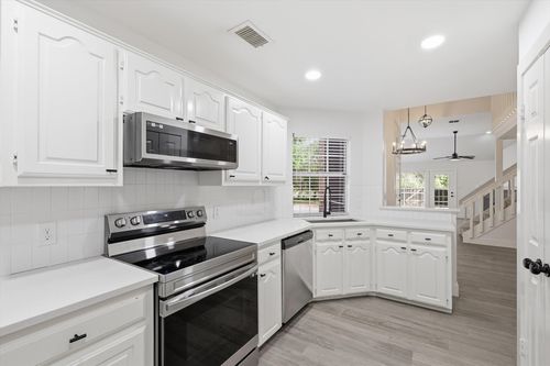 381 Arbor Ln, Euless, TX, 76039-3730 | Card Image