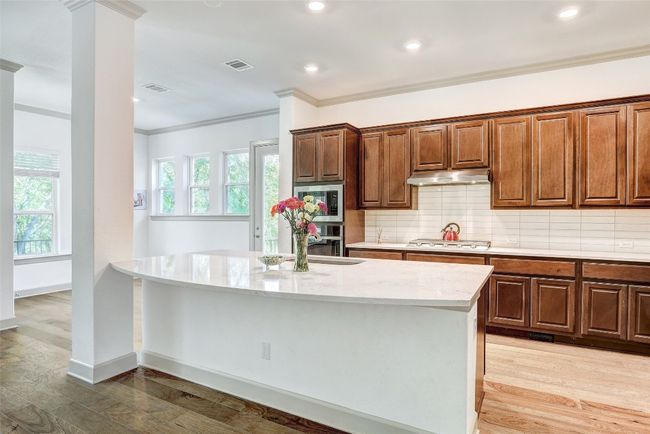 Counter seating and open Kitchen | Image 19