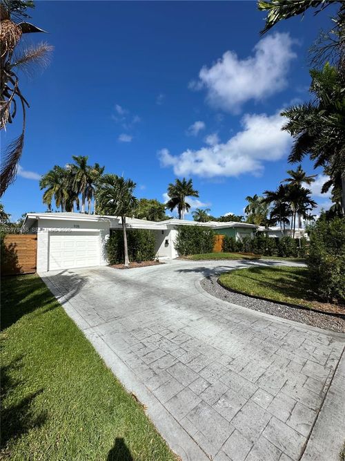 935 Lincoln St, Hollywood, FL, 33019-1124 | Card Image