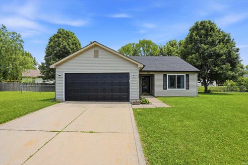 4027 Fairoaks Ct, Franklin, IN, 46131-7434 | Card Image