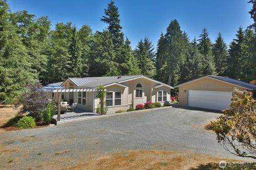 2911 Eagle Bluff Rd, Greenbank, WA, 98253-9702 | Card Image