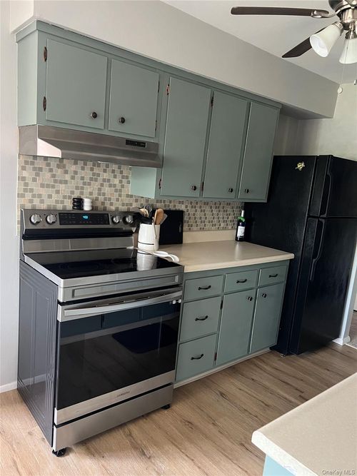 apt-110-10 Oakwood Ter, New Windsor, NY, 12553-7734 | Card Image