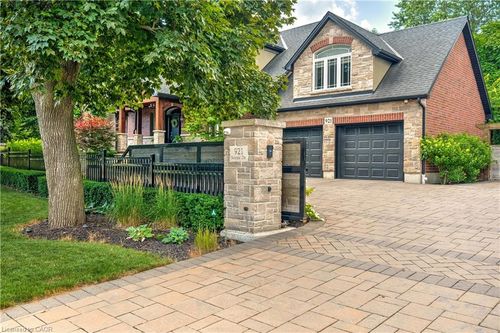 921 Scenic Dr, Hamilton, ON, L9C1H7 | Card Image