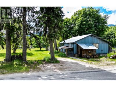 1765 Nixon Rd, House other with 3 bedrooms, 2 bathrooms and null parking in Revelstoke BC | Image 2