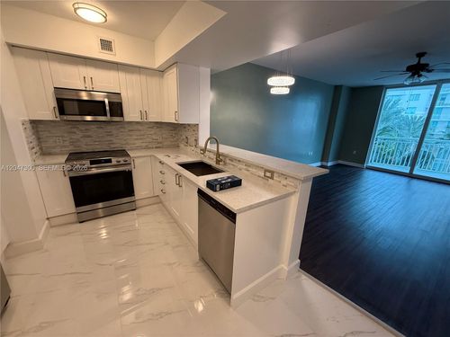 304w-1745 E Hallandale Beach Blvd, Hallandale Beach, FL, 33009-4662 | Card Image