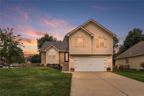 1104 Regency Dr, Kearney, MO, 64060-7598 | Card Image