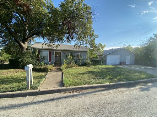 203 Sw 12th St, Mineral Wells, TX, 76067-6352 | Card Image